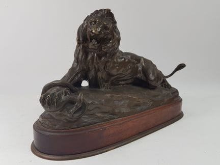 克洛维斯-埃德蒙·马松（1838-1913） - 《狮子与蛇》——青铜雕塑，表面经奖章式古铜色处理，