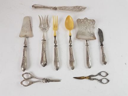 Set of serving cutlery and utensils with silver-pl