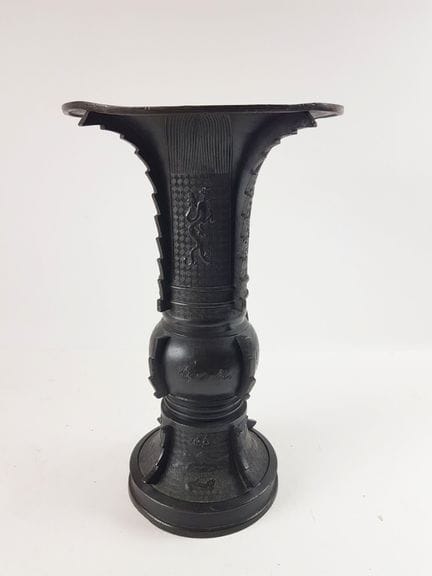 Grande vaso in bronzo in stile arcaico di forma Gu
