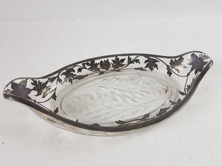 Cut crystal bowl with a recessed floral design on 