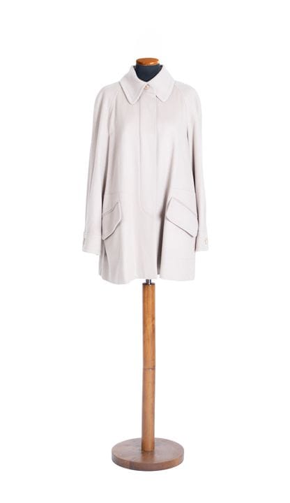*HERMÈS 
Cappotto a tre quarti in cashmere beige (