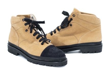 *CHANEL 
Stivaletti chukka bicolori in camoscio co