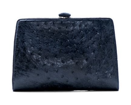 *BOTTEGA VENETA
Pochette in pelle di struzzo grigi