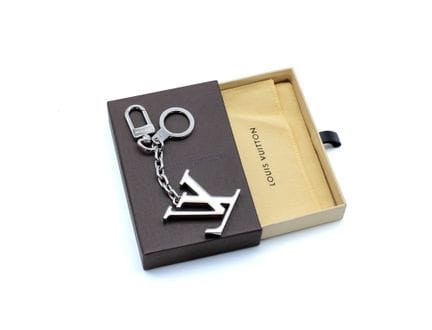 *LOUIS VUITTON 
Oversized silver-tone metal keycha