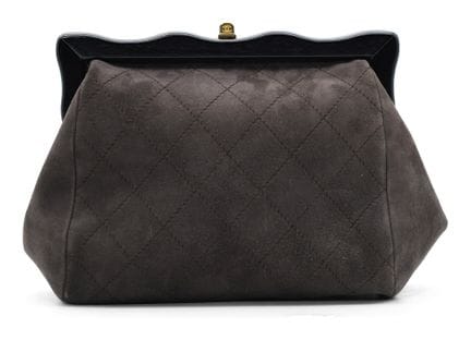 *CHANEL 
Pochette in camoscio trapuntato marrone, 