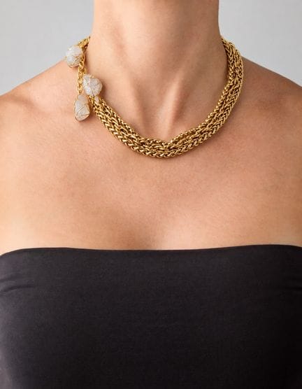 *YVES SAINT LAURENT 
Collar de cadena en tono dora