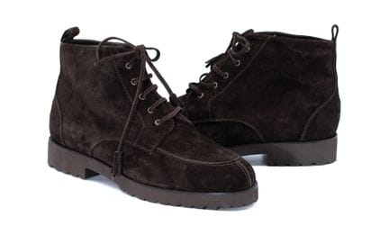 *CHANEL 
Stivaletti chukka in camoscio marrone, la