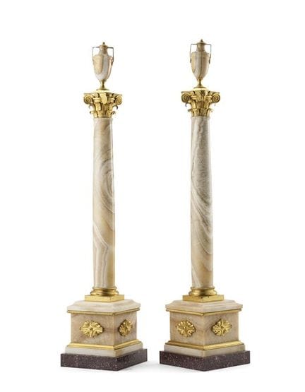 Art du XVIIIe siècle. Paire de colonnes en agate a