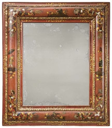 Miroir en bois sculpté, peint et laqué, de style c