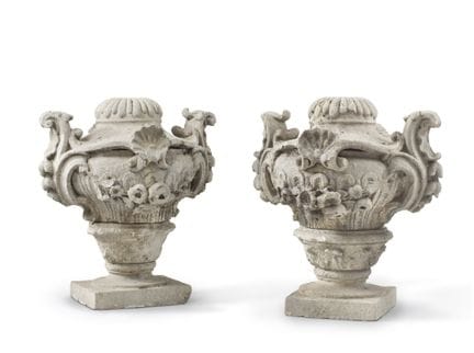 Pair of decorative elements in carved Vicenza ston