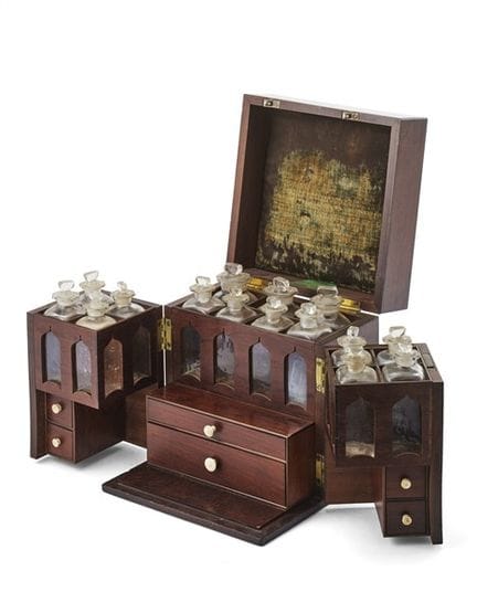 Armoire de voyage d'apothicaire anglaise en acajou