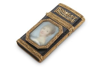 Nécessaire en or jaune et émail, orné de bordures 