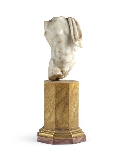 古代大理石雕刻男性躯干残件（高18厘米），置于后世仿大理石彩绘木质底座上（总高36厘米） （有破损）