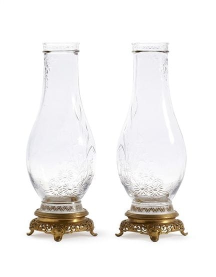 (attr.) Paire de vases en cristal gravé de motifs 