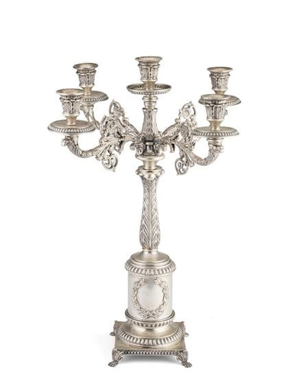 Candelabro de plata de cinco brazos con forma de z