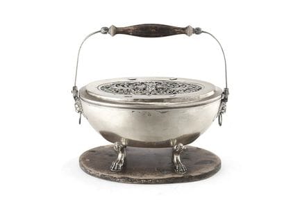 Calentador de plata con un cuenco liso y una cubet