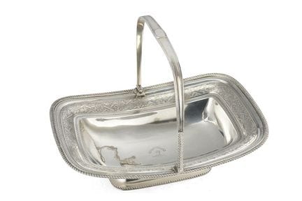 Cesta de plata con asa abatible, bandas grabadas c