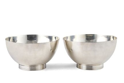 * Par de centros de mesa de plata con cuerpo liso 