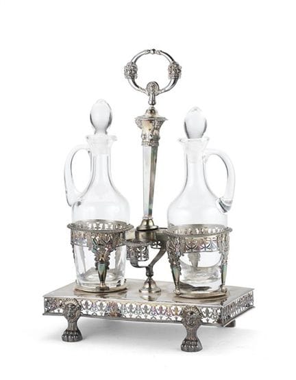 Aceitera de plata con base rectangular calada, pat