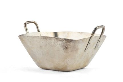 Maison Bulgari. Cesta de plata de cuatro lóbulos y