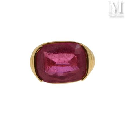 Turmalin-Ring
Ring aus 18 Karat Gelbgold (750°/°°)