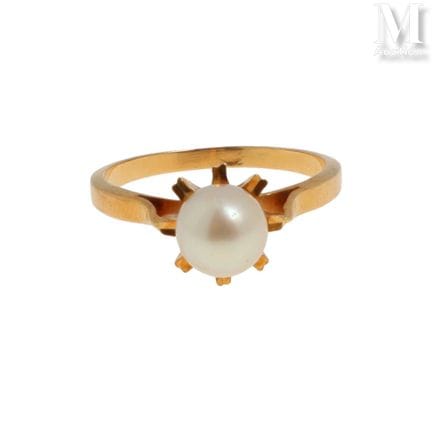 Perlenring
Ring aus 18 Karat Gelbgold (750°/°°) mi
