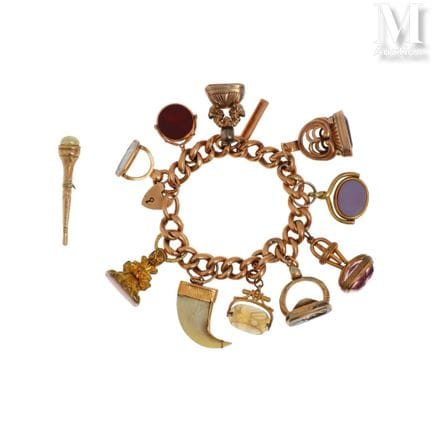 Armband mit Anhängern
Armband aus einer 14-karätig