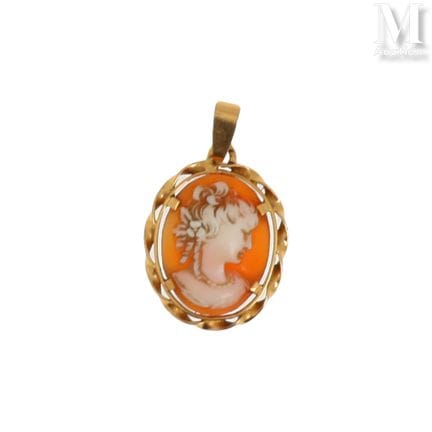 18k yellow gold (750°/°°) cameo pendant.
Gross wei