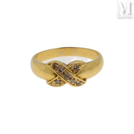 18K yellow gold ring (750°/°°) featuring a cross-p