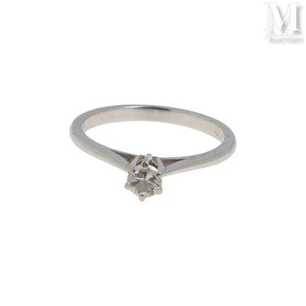 Solitärring aus 18 Karat Weißgold (750°/°°) mit ei