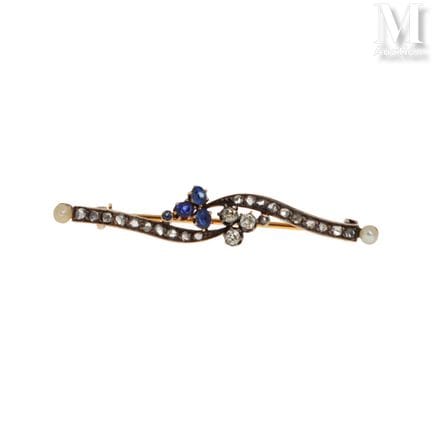 Broche diamants saphirs
Broche barrette en or rose