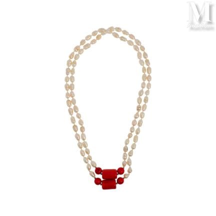 Pearl Necklace
Necklace made of baroque pearls and