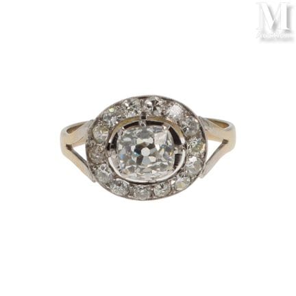 Bague diamants
Bague en or gris 18K (750°/°°) et p