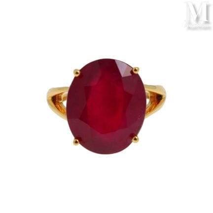 Ruby Ring
18k yellow gold ring (750°/°°) set with 