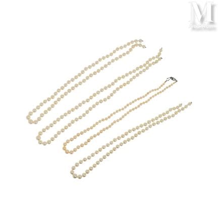 Set of Cultured Pearl Necklaces
Set of four cultur