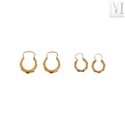 Pair of hoop earrings
Set of two pairs of faceted 