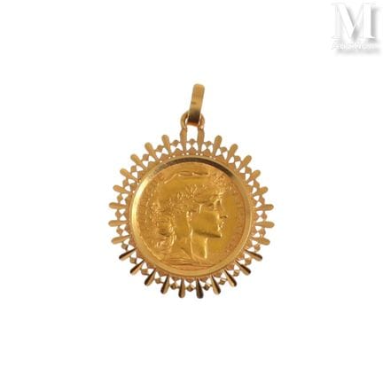 Pendentif pièce
Pendentif en or jaune 18K (750°/°°