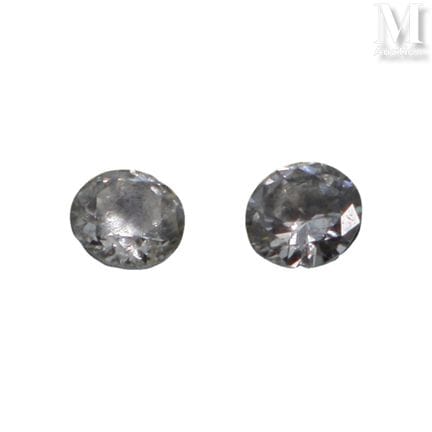 Two Diamonds on Paper
Set of two brilliant-cut dia