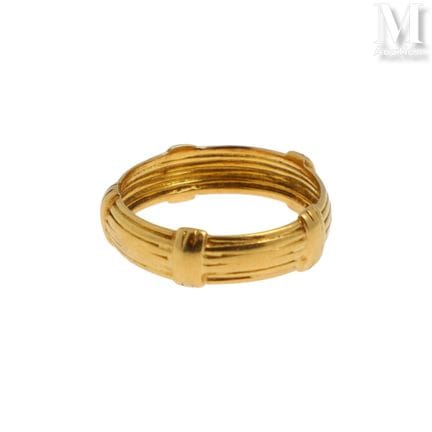 DIOR
Bague bandeau en or jaune 18K (750°/°°), l'an