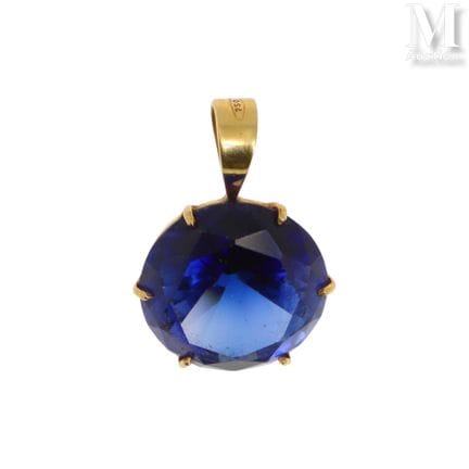 Blue Stone Pendant
18k yellow gold (750°/°°) penda