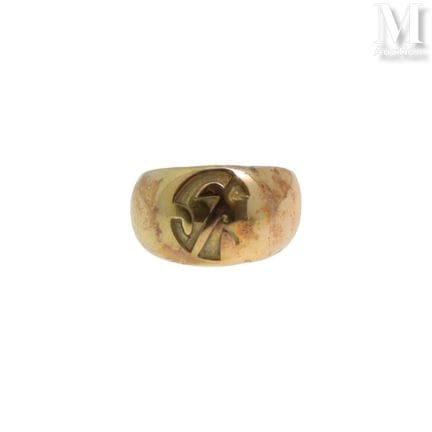 14K yellow gold alloy signet ring (585°/°°) with a