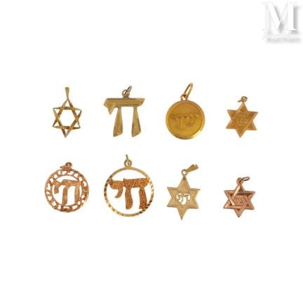 Set of eight pendants consisting of:
- Two 18K yel