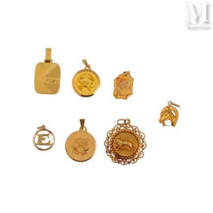 Set of Pendants
Set of six 18K yellow gold (750°/°