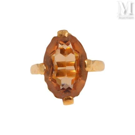 Citrin-Ring aus 18 Karat Gelbgold (750°/°°) mit ei