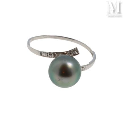 Tahitian Pearl Ring
18k white gold ring (750°/°°),