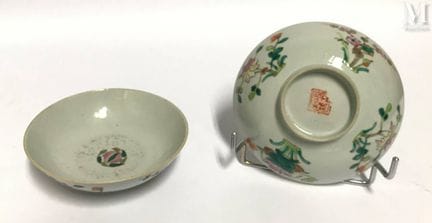 CHINE, XIXème siècle
Suite de deux bols en porcela