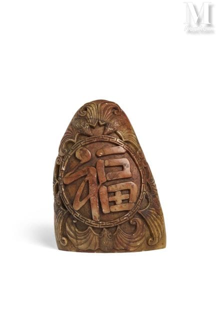 CHINE, XXe siècle
Large cachet en stéatite sculpté