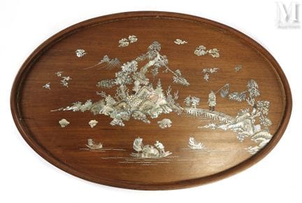 VIETNAM, XXe siècle
Plateau en bois
De forme ovale