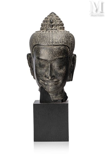 VIETNAM, XXe siècle
Statue en bronze à patine marr