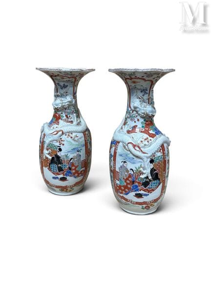 ARITA - JAPON
Paire de grand vases
En faïence et é